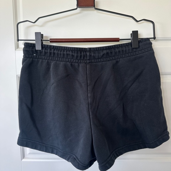 Nike Black Athletic Sweat Shorts Lightweight Design - Picture 3 of 3